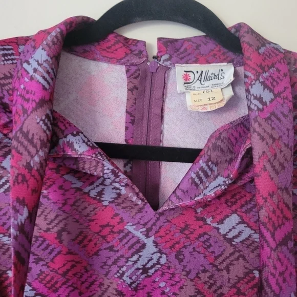 Vintage 70s pink and purple print day dress with bow tie neckline - Picture 9 of 9
